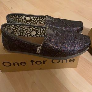 Cute glitter toms